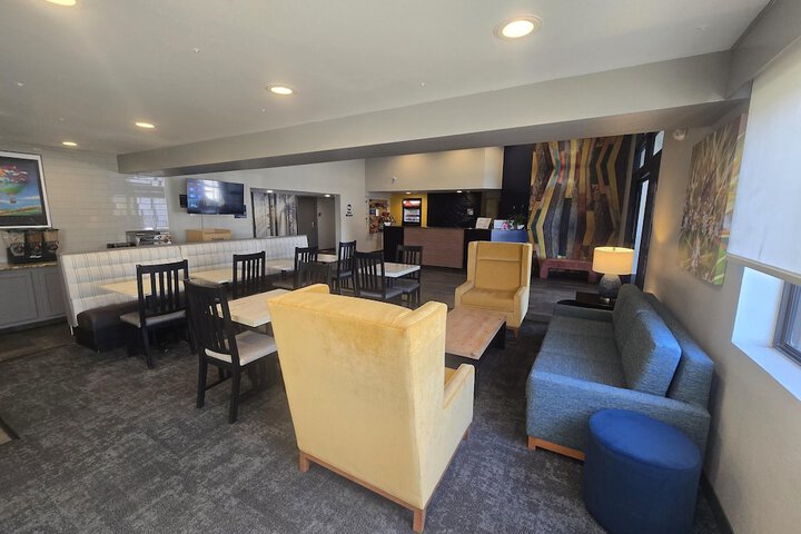 Entrance & Lobby