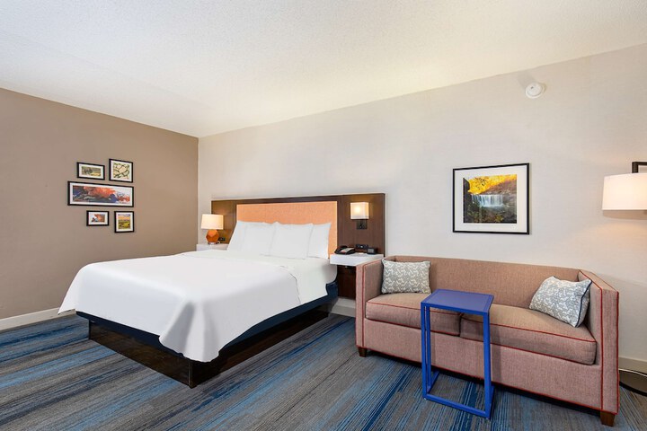 1 King Bed (9 of 17)