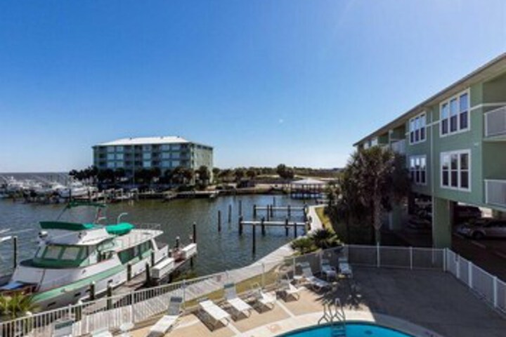 Exterior of Navy Cove Harbor by Meyer Vacation Rentals