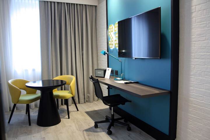 Room 27 of 65