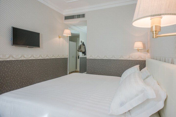 Room 15 of 96