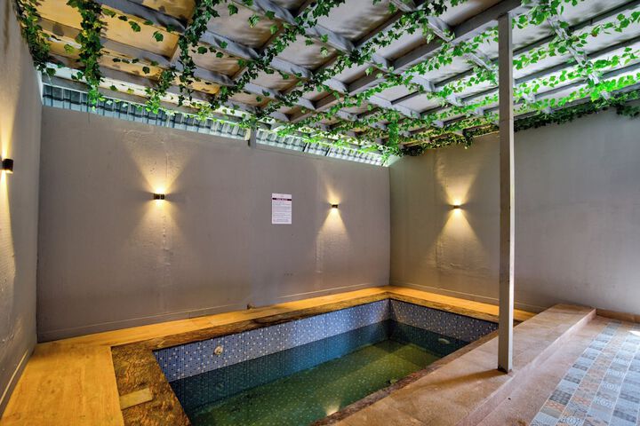 Pool 20 of 68