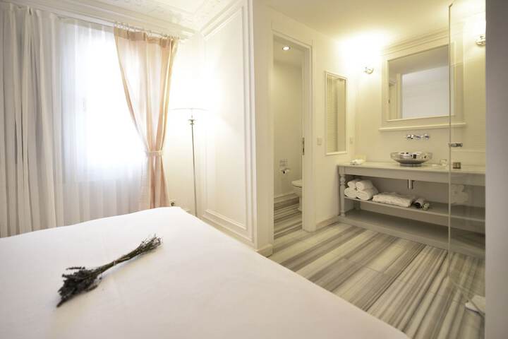 Room 33 of 67