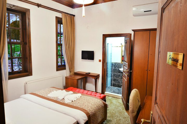 Room 25 of 53