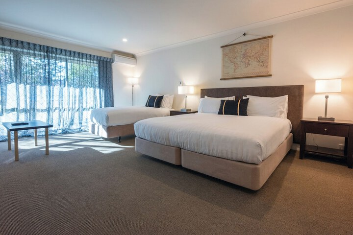 Room 21 of 120