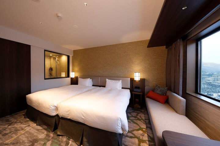 Room 15 of 76