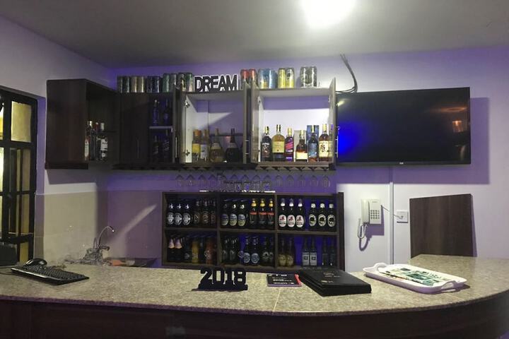 Lounge 16 of 18