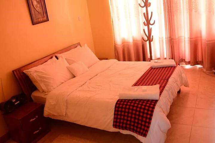Room 2 of 8