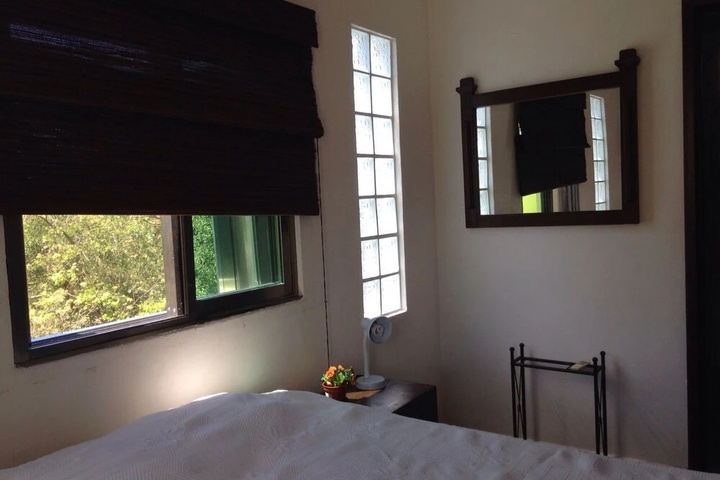 Room 4 of 6