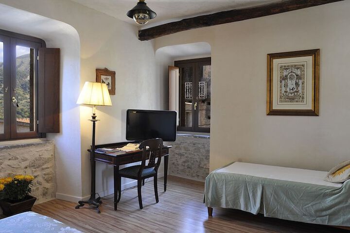 Room 9 of 45