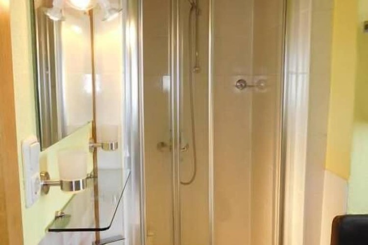 Room 15 of 28