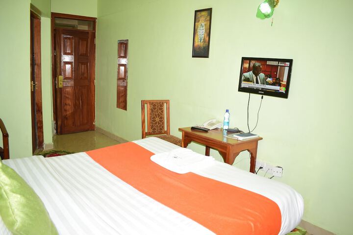 Room 15 of 40
