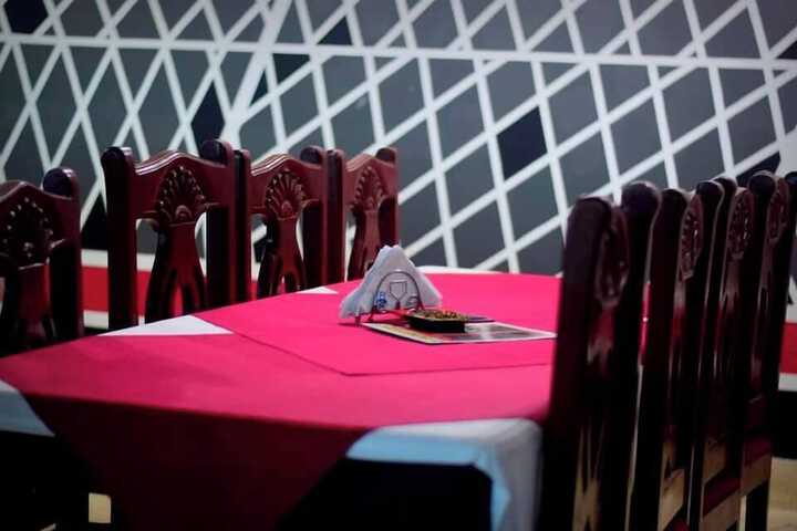 Dining 5 of 12