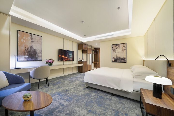 Room 27 of 64