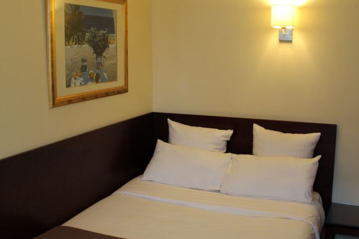 Room 11 of 65