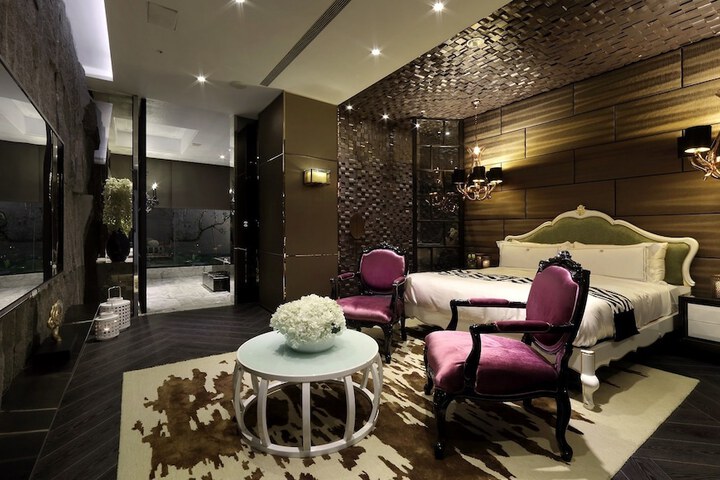 Room 11 of 42