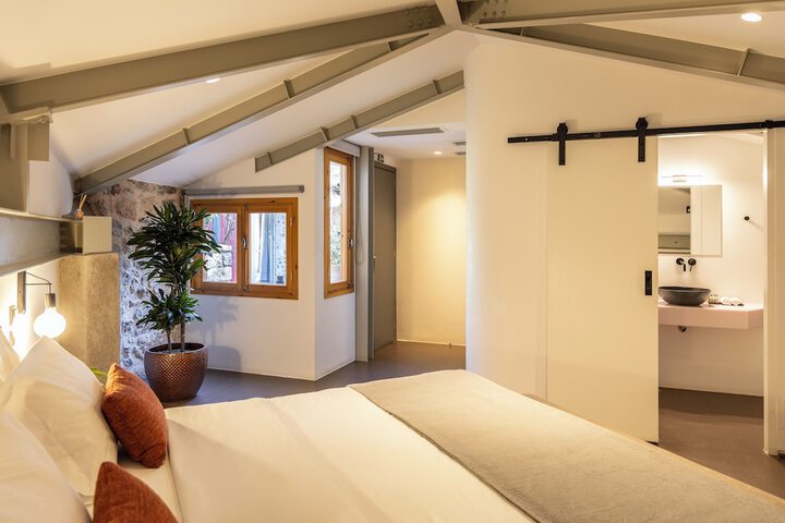 Room 6 of 75