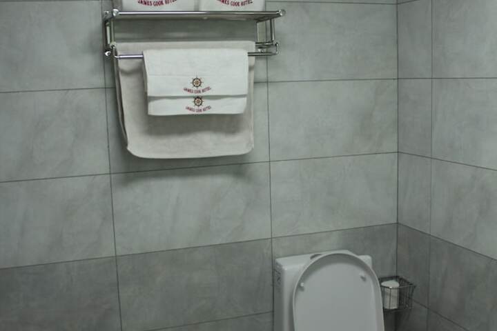 Room 6 of 14