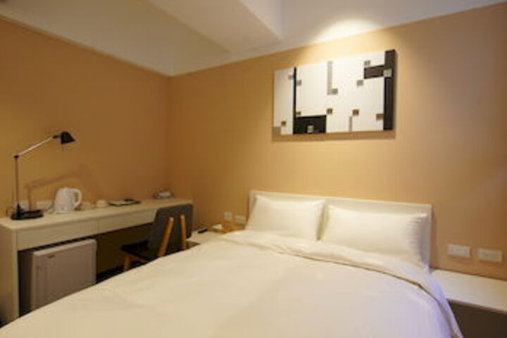 Room 28 of 65