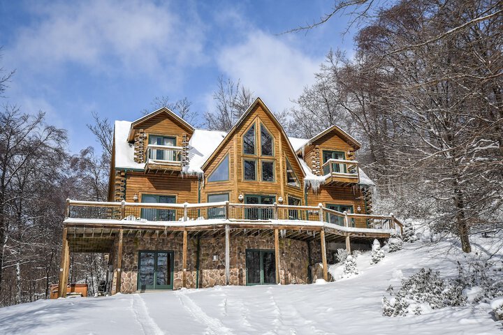COZY BEAR CHALET in Cumberland, MD