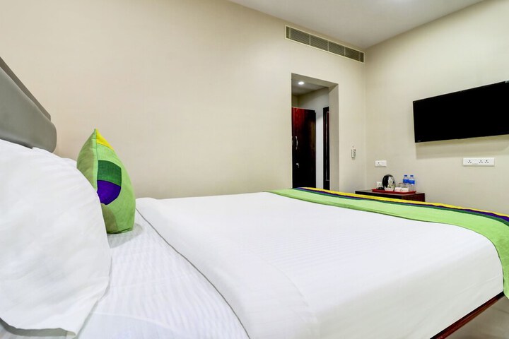 Room 17 of 37