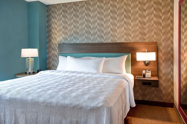1 Queen Hearing Accessible Studio Suite (9 of 12)