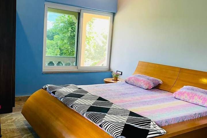 Room 4 of 83