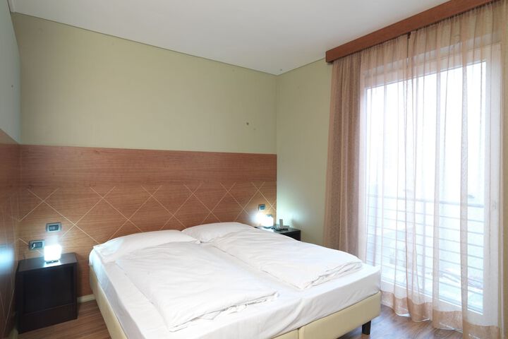 Room 6 of 43