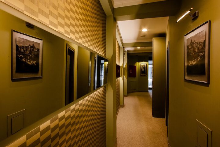 Ballroom/Hall 48 of 56