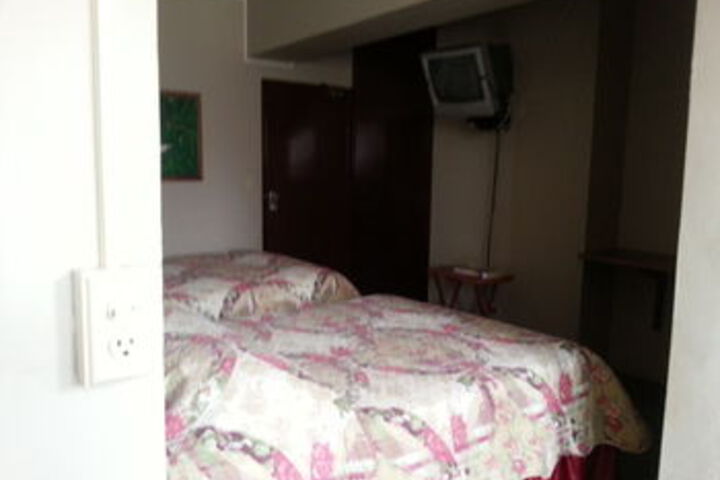 Room 9 of 28