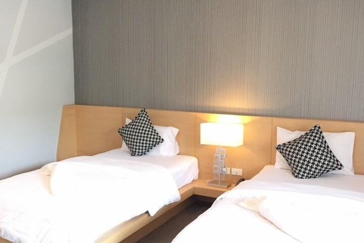 Room 9 of 63