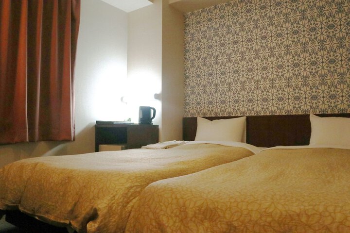 Room 11 of 25
