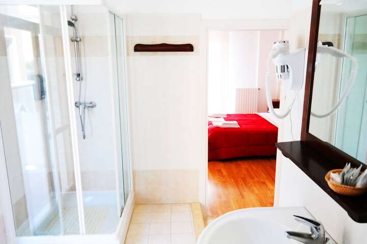 Room 13 of 21