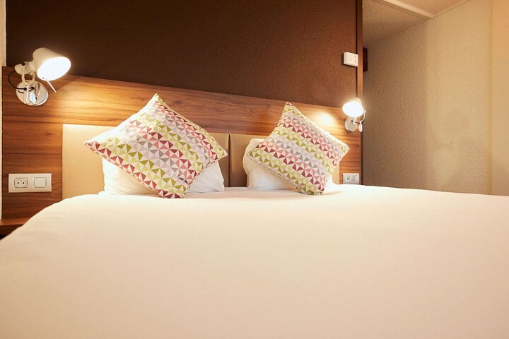 Room 9 of 34