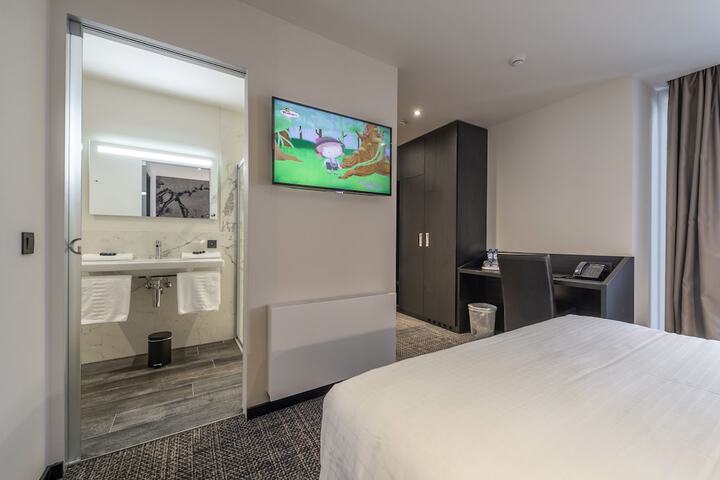 Room 15 of 39