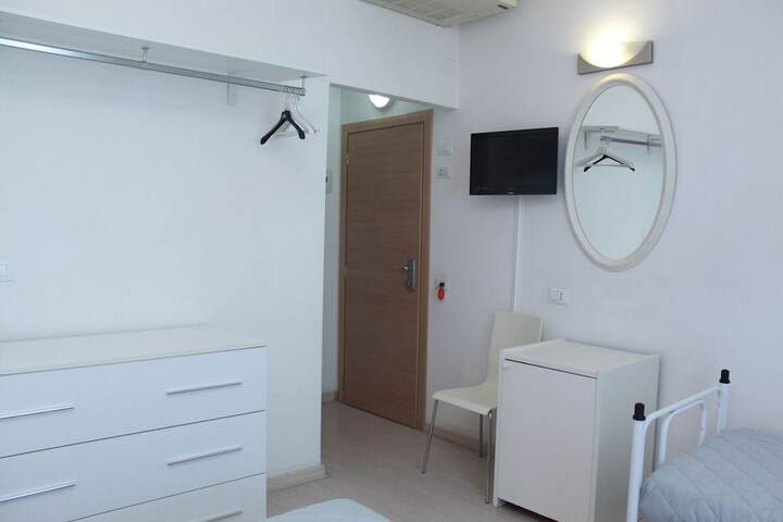 Room 16 of 36
