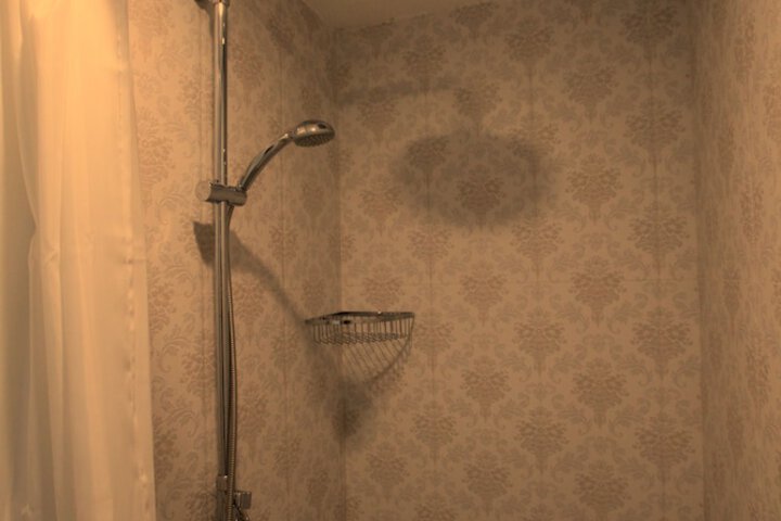 Room 17 of 38