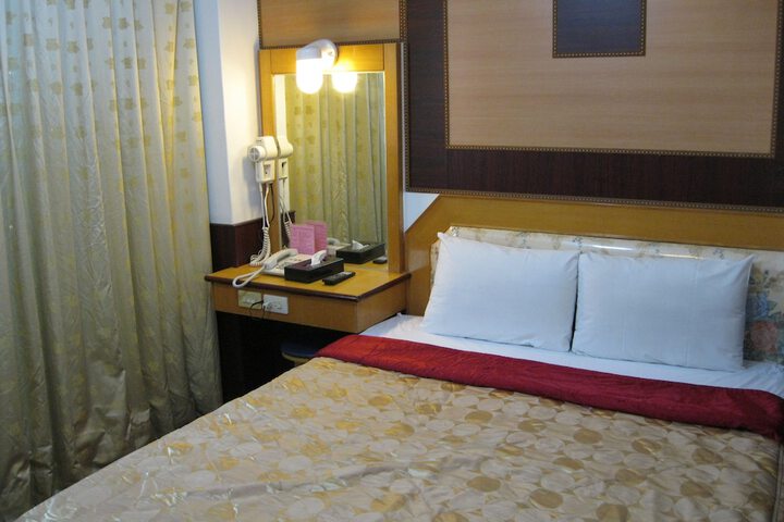 Room 5 of 36