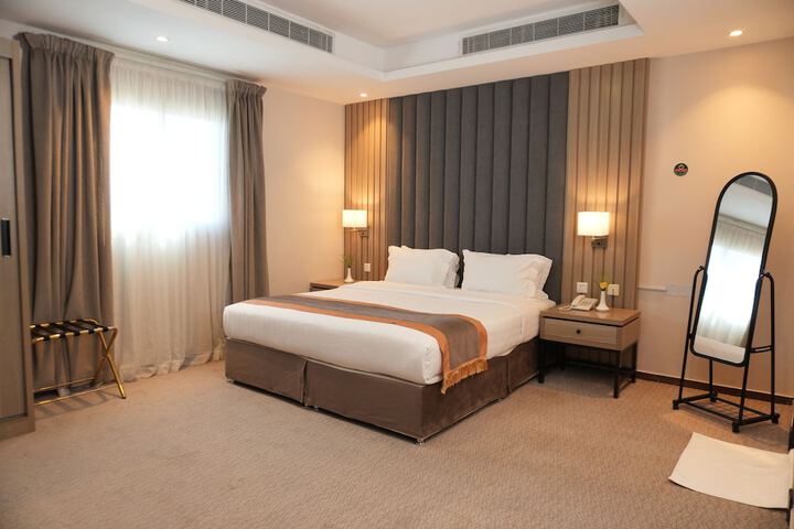 Room 8 of 17