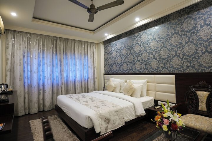 Room 8 of 25