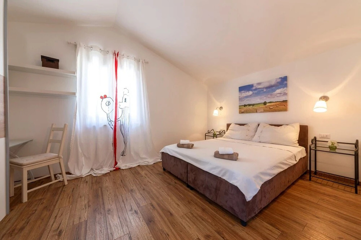 Room 6 of 20