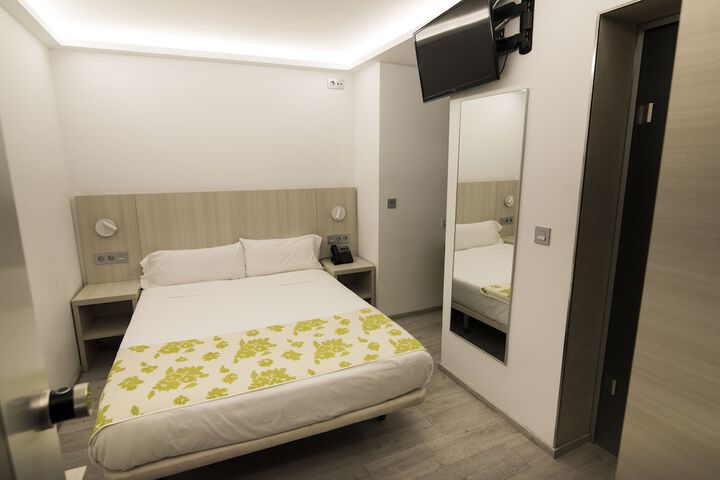 Room 3 of 56