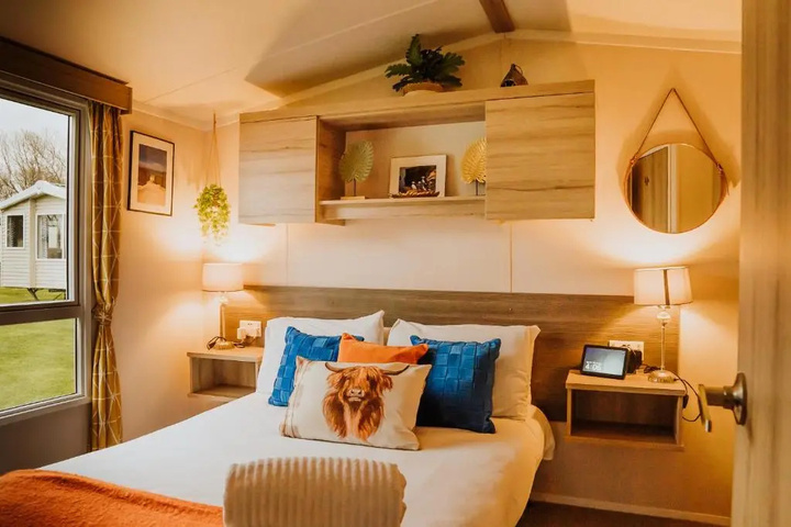 Room 4 of 11