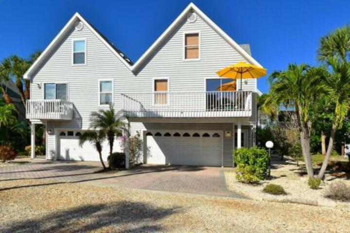 Pelicans Nest Villa in Holmes Beach, FL