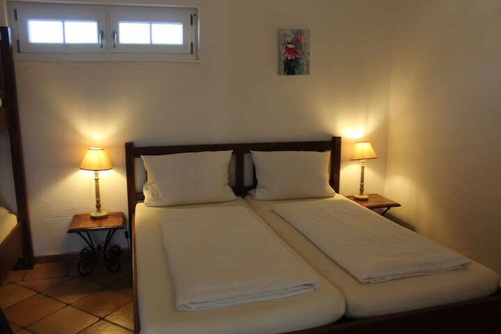 Room 4 of 25