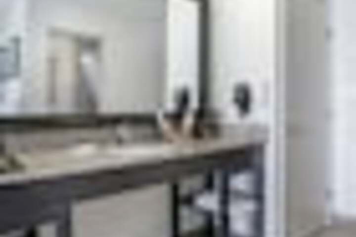 Room 95 of 213