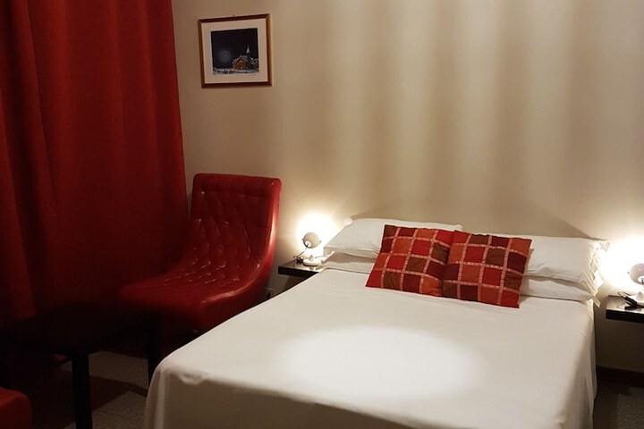 Room 7 of 32