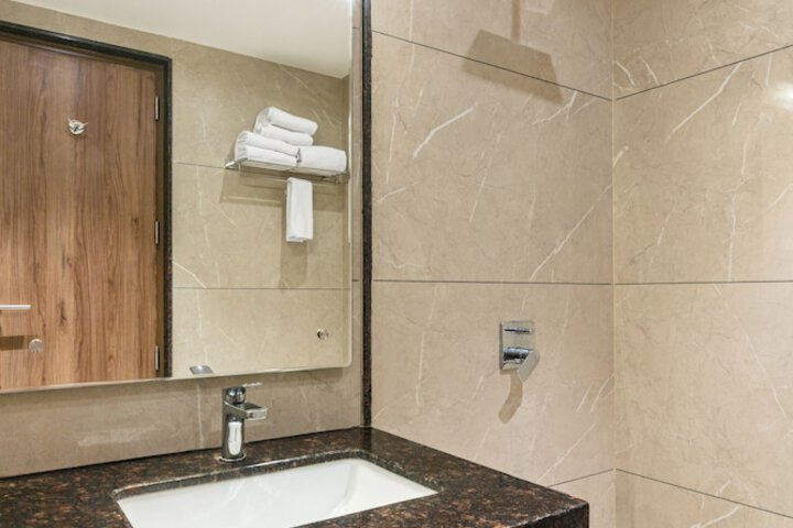 Room 32 of 53