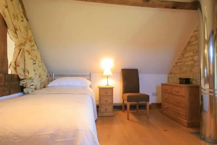 Room 3 of 12