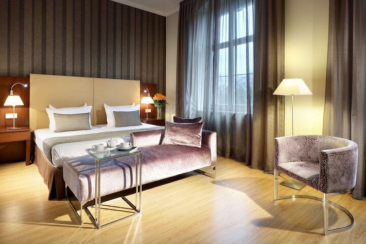 Room 10 of 53